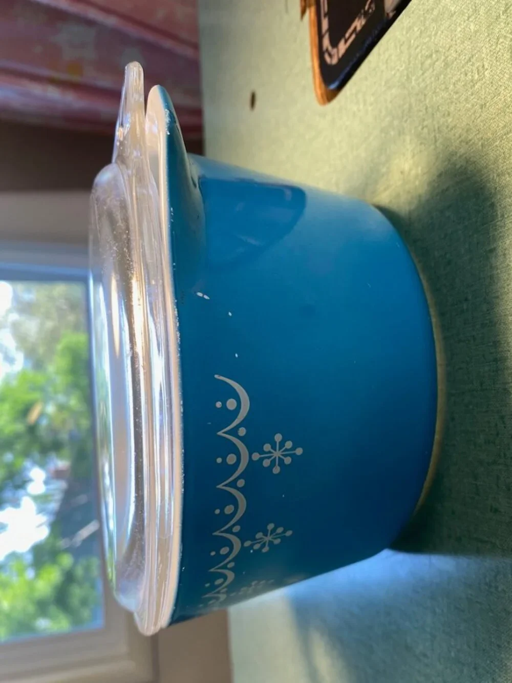 Vintage Round Pyrex Caserole with Lid